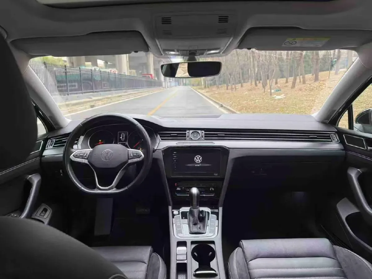 2020 Volkswagen Magotan 2.0T 186HP L4 7DCT,autocango,china used car exporter,china ev exporter,chinese used car exporter,chinese used ev exporter