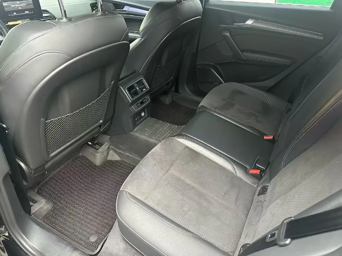 2021 Audi Q5L Sportback 2.0T 252HP L4 7DCT,autocango,china used car exporter,china ev exporter,chinese used car exporter,chinese used ev exporter