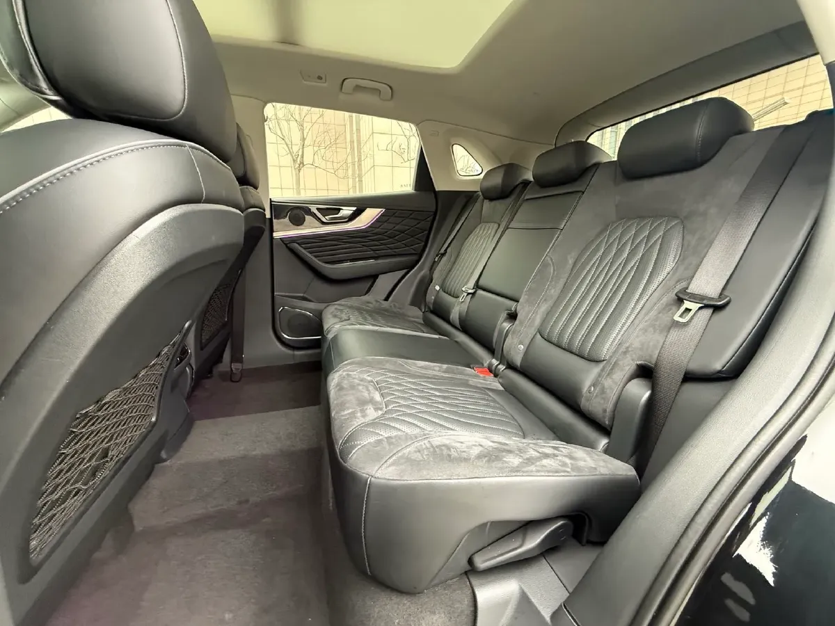 2022 HongQi HS5 2.0T 224HP L4 6AT,autocango,china used car exporter,china ev exporter,chinese used car exporter,chinese used ev exporter