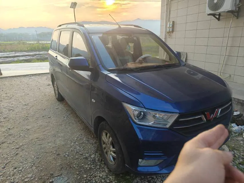 2018 WuLing HongGuang 1.5L 105HP L4 5MT,autocango,china used car exporter,china ev exporter,chinese used car exporter,chinese used ev exporter