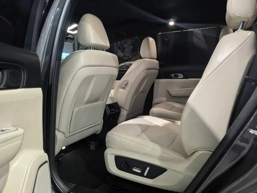 2021 Li ONE Range Extended 131HP REEV 40.5KWH,autocango,china used car exporter,china ev exporter,chinese used car exporter,chinese used ev exporter