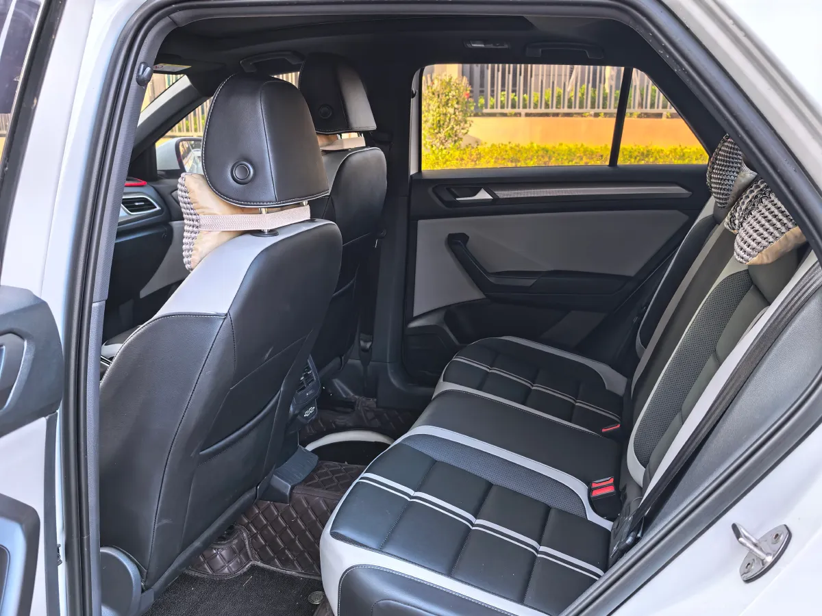 2025 Volkswagen T-Roc 1.5T 160HP L4 7DCT,autocango,china used car exporter,china ev exporter,chinese used car exporter,chinese used ev exporter