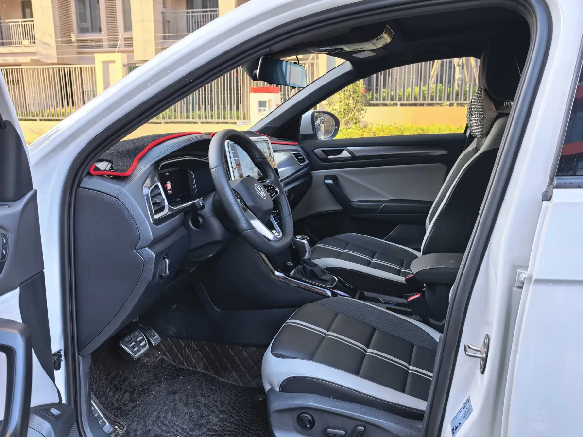 2025 Volkswagen T-Roc 1.5T 160HP L4 7DCT,autocango,china used car exporter,china ev exporter,chinese used car exporter,chinese used ev exporter