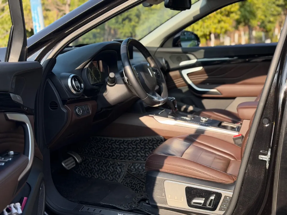 2017 WEY VV7 2.0T 234HP L4 7DCT,autocango,china used car exporter,china ev exporter,chinese used car exporter,chinese used ev exporter