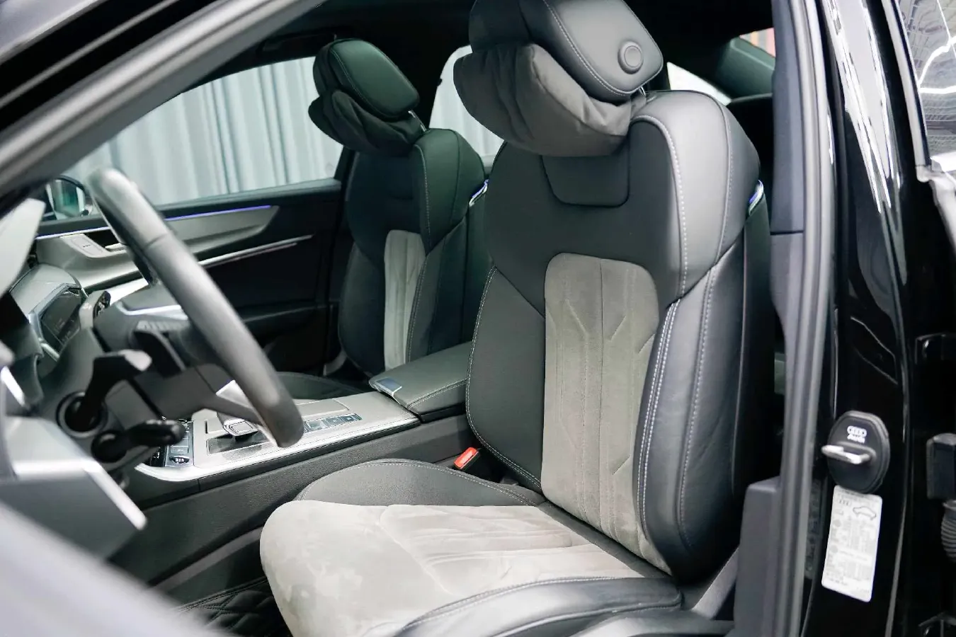 2023 Audi A6L 2.0T 190HP L4 7DCT,autocango,china used car exporter,china ev exporter,chinese used car exporter,chinese used ev exporter