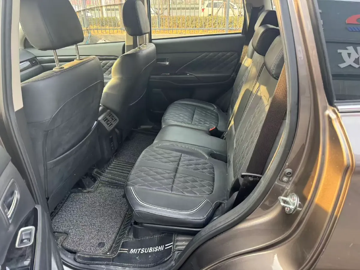 2020 Mitsubishi Outlander 2.4L 192HP L4 CVT,autocango,china used car exporter,china ev exporter,chinese used car exporter,chinese used ev exporter