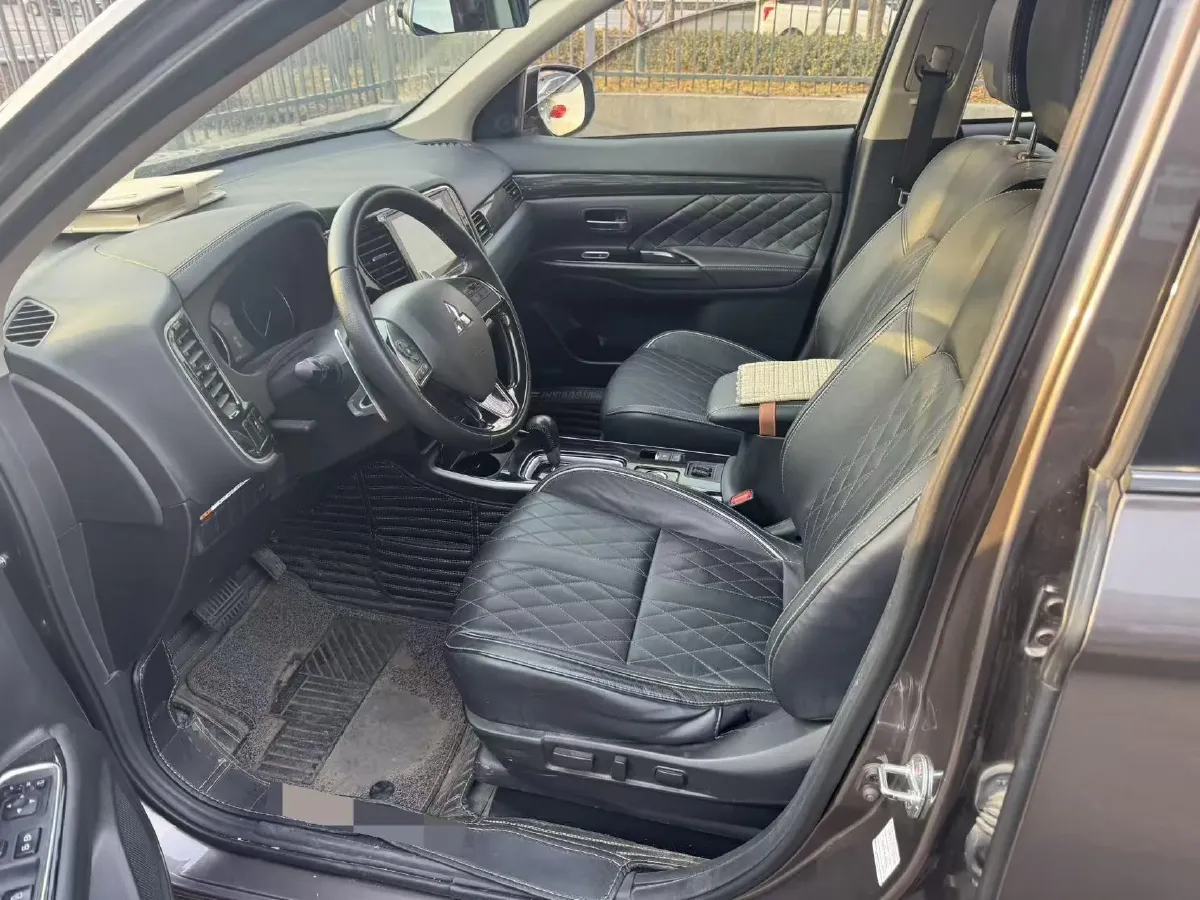 2020 Mitsubishi Outlander 2.4L 192HP L4 CVT,autocango,china used car exporter,china ev exporter,chinese used car exporter,chinese used ev exporter