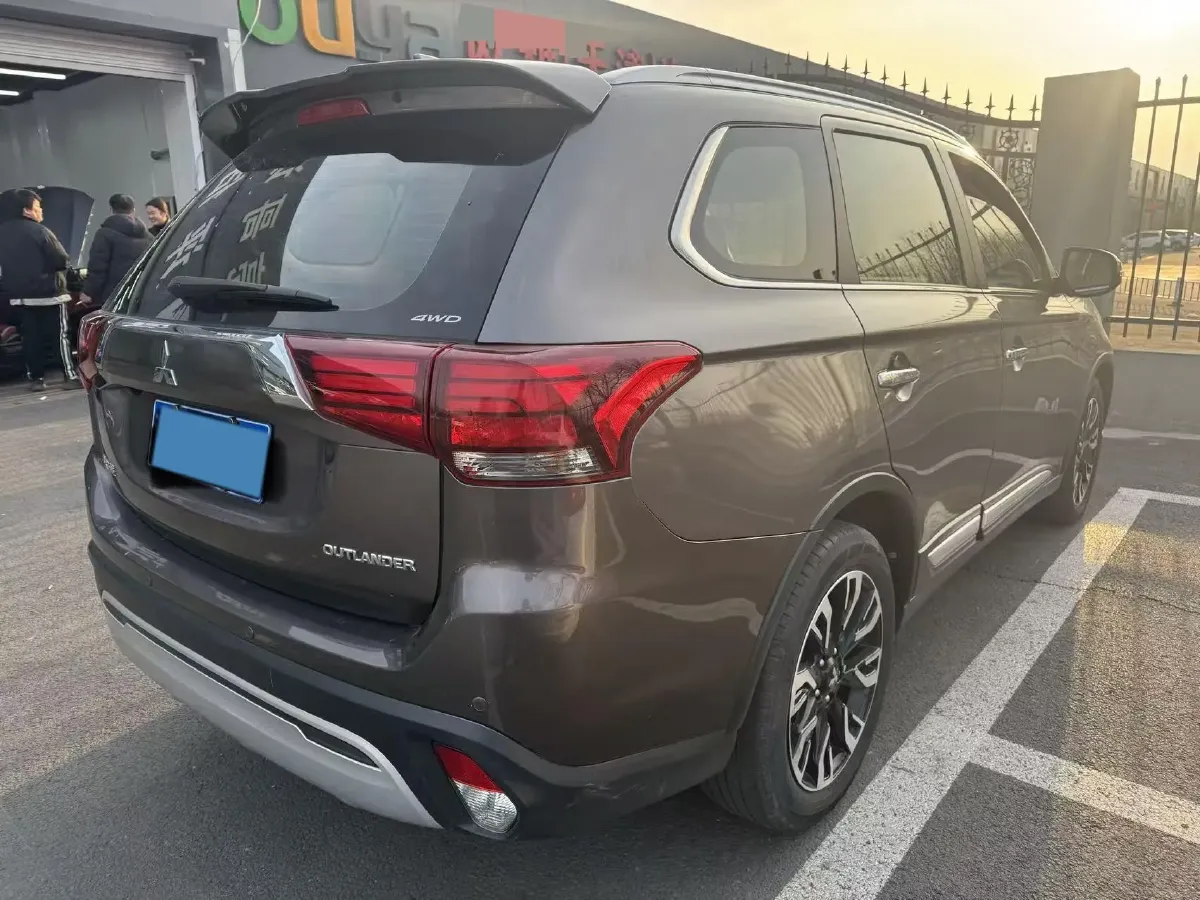 2020 Mitsubishi Outlander 2.4L 192HP L4 CVT,autocango,china used car exporter,china ev exporter,chinese used car exporter,chinese used ev exporter
