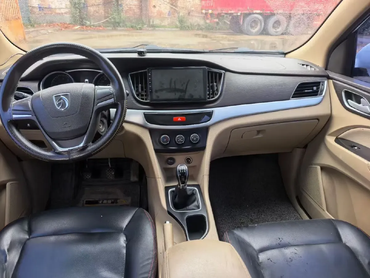 2016 BaoJun 730 1.5L 112HP L4 5MT,autocango,china used car exporter,china ev exporter,chinese used car exporter,chinese used ev exporter