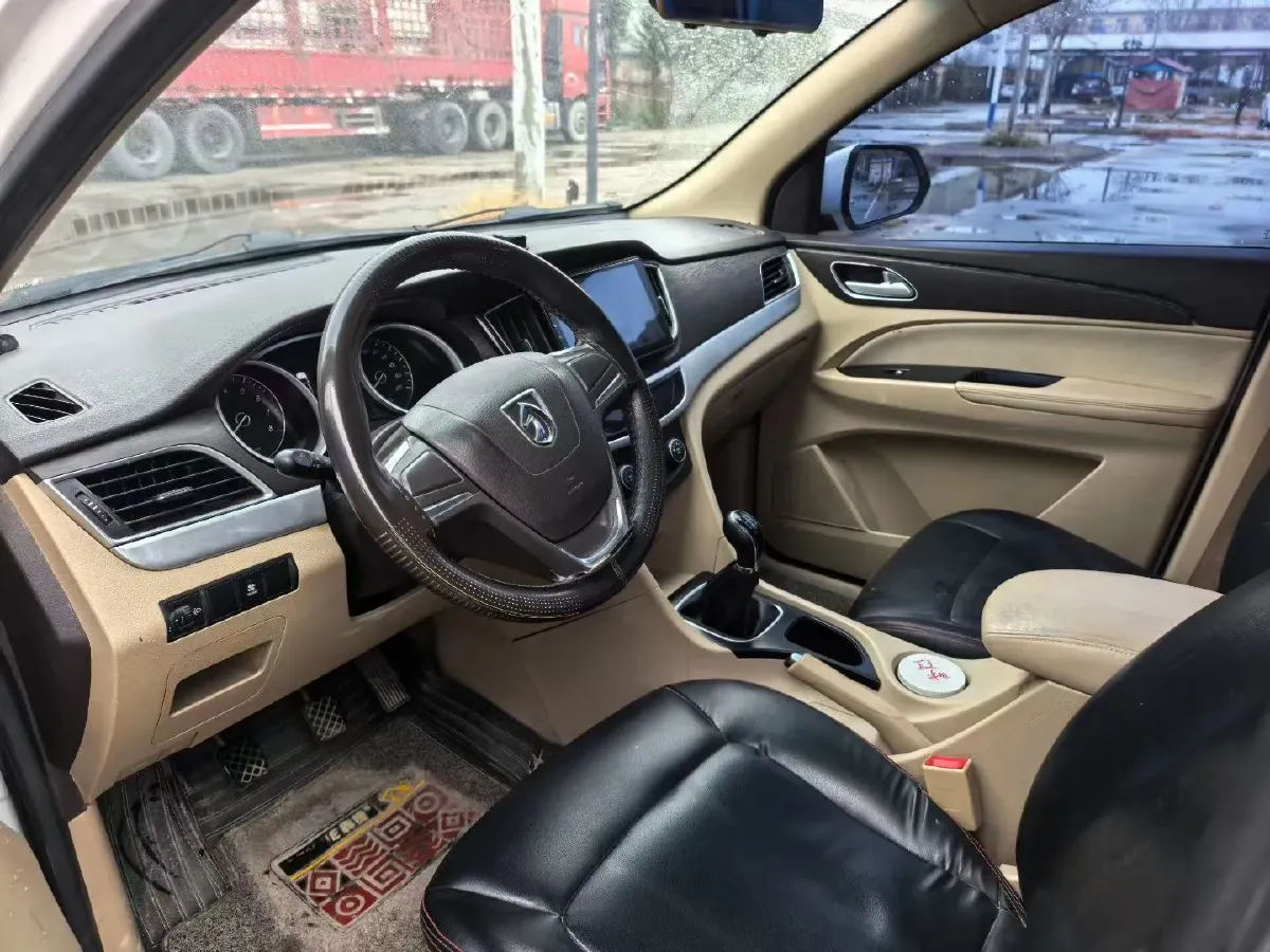 2016 BaoJun 730 1.5L 112HP L4 5MT,autocango,china used car exporter,china ev exporter,chinese used car exporter,chinese used ev exporter