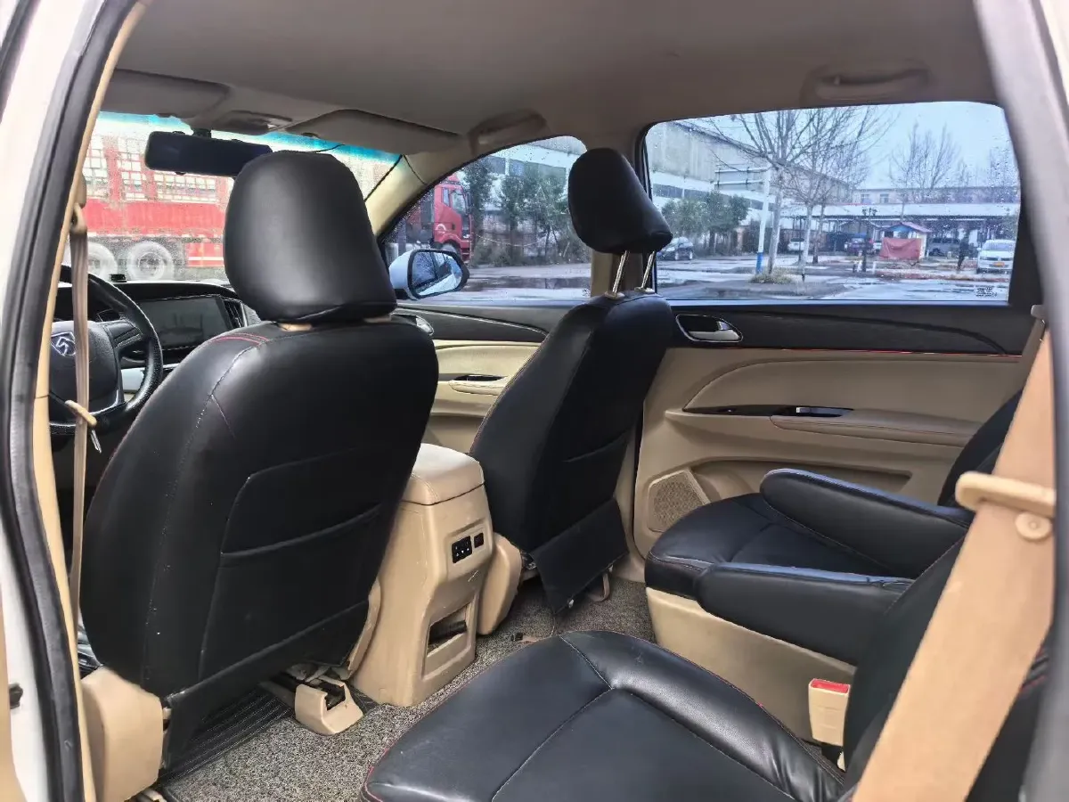 2016 BaoJun 730 1.5L 112HP L4 5MT,autocango,china used car exporter,china ev exporter,chinese used car exporter,chinese used ev exporter