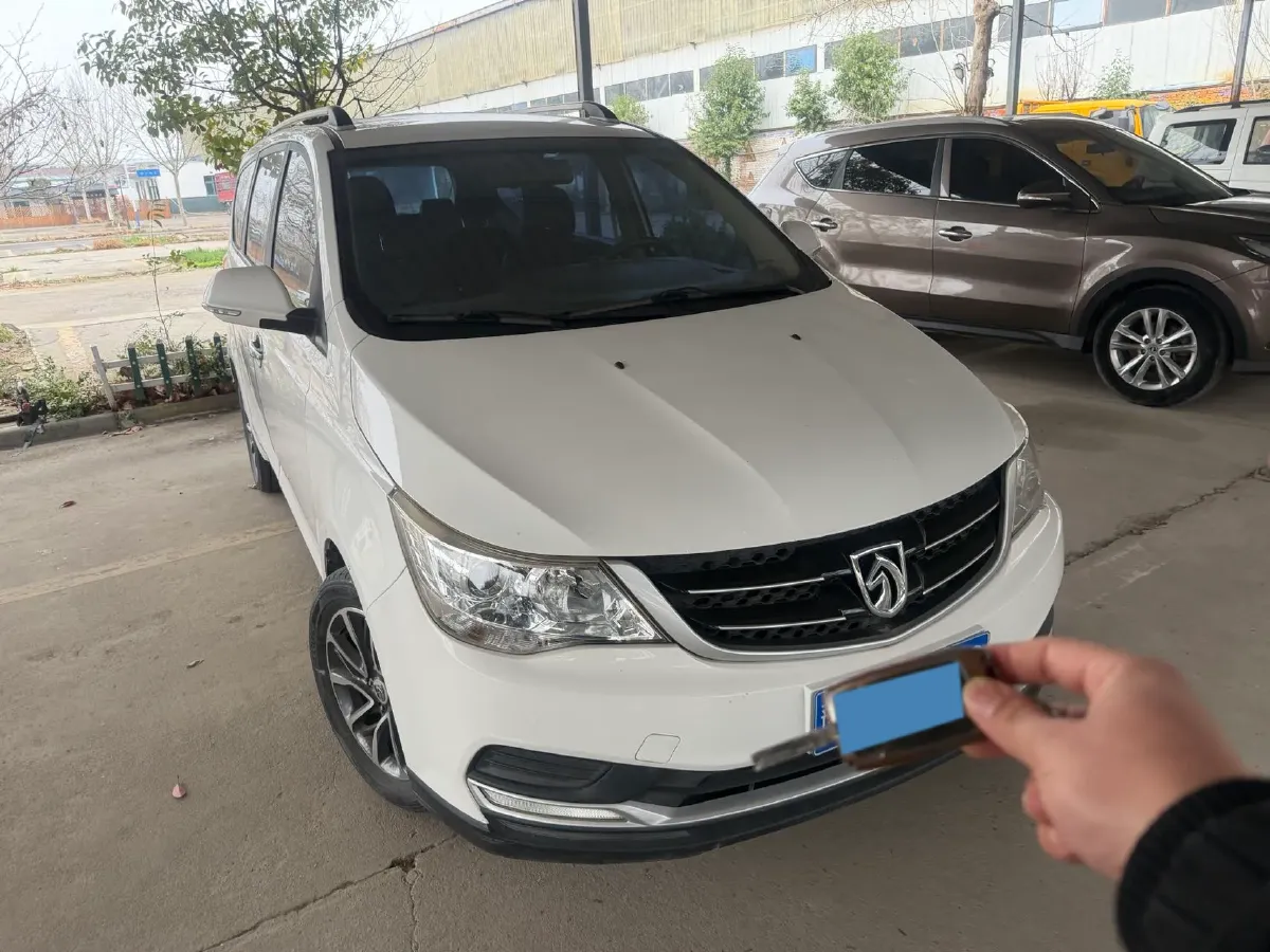 2016 BaoJun 730 1.5L 112HP L4 5MT,autocango,china used car exporter,china ev exporter,chinese used car exporter,chinese used ev exporter
