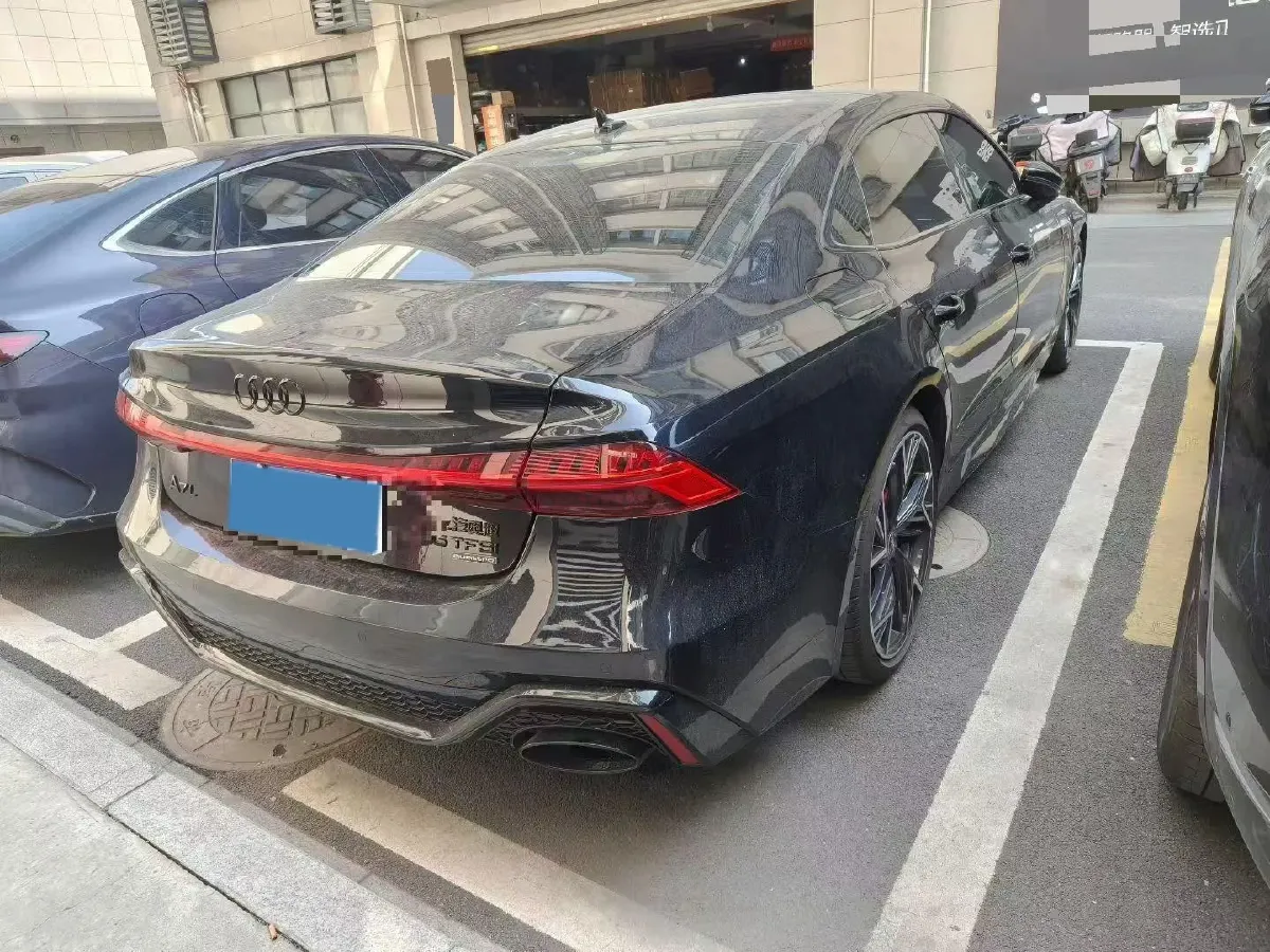 2024 Audi A7L 2.0T 245HP L4 7DCT,autocango,china used car exporter,china ev exporter,chinese used car exporter,chinese used ev exporter