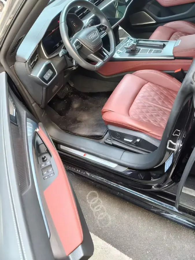 2024 Audi A7L 2.0T 245HP L4 7DCT,autocango,china used car exporter,china ev exporter,chinese used car exporter,chinese used ev exporter