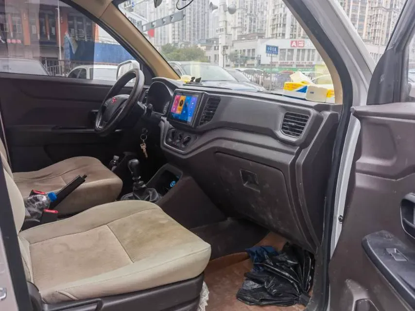 2022 WuLing HongGuang V 1.5L 99HP L4 6MT,autocango,china used car exporter,china ev exporter,chinese used car exporter,chinese used ev exporter