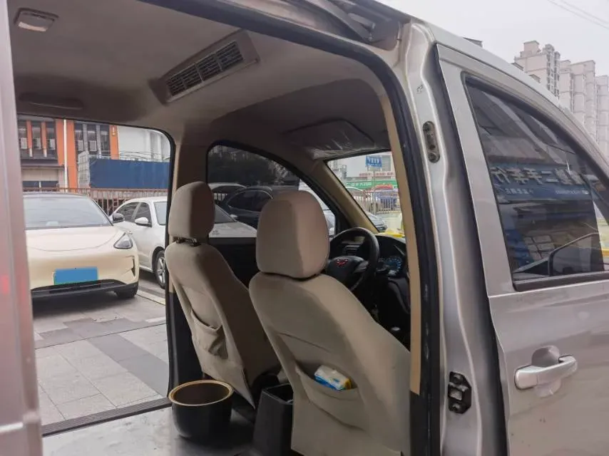 2022 WuLing HongGuang V 1.5L 99HP L4 6MT,autocango,china used car exporter,china ev exporter,chinese used car exporter,chinese used ev exporter