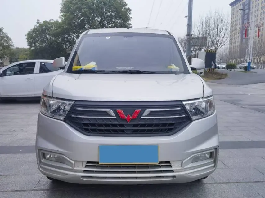 2022 WuLing HongGuang V 1.5L 99HP L4 6MT,autocango,china used car exporter,china ev exporter,chinese used car exporter,chinese used ev exporter