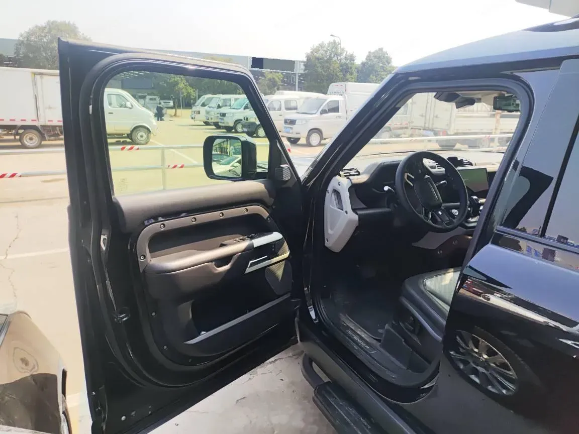 2022 Land Rover Defender 3.0T 400HP L6 8AT,autocango,china used car exporter,china ev exporter,chinese used car exporter,chinese used ev exporter
