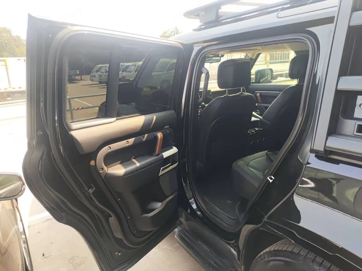 2022 Land Rover Defender 3.0T 400HP L6 8AT,autocango,china used car exporter,china ev exporter,chinese used car exporter,chinese used ev exporter