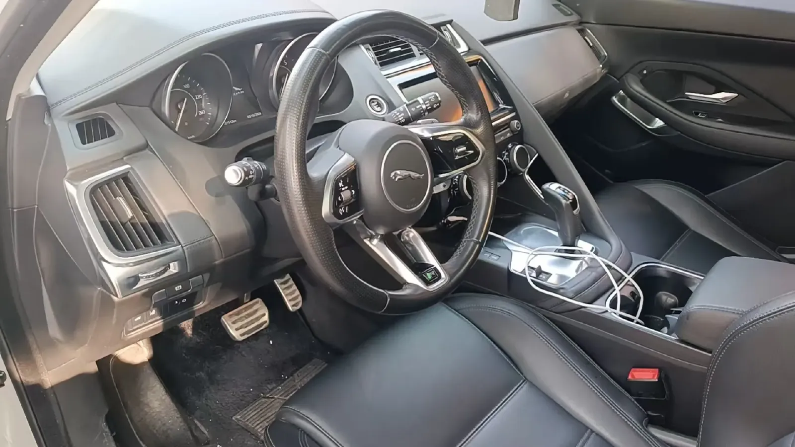 2018 Jaguar E-PACE 2.0T 249HP L4 9AT,autocango,china used car exporter,china ev exporter,chinese used car exporter,chinese used ev exporter