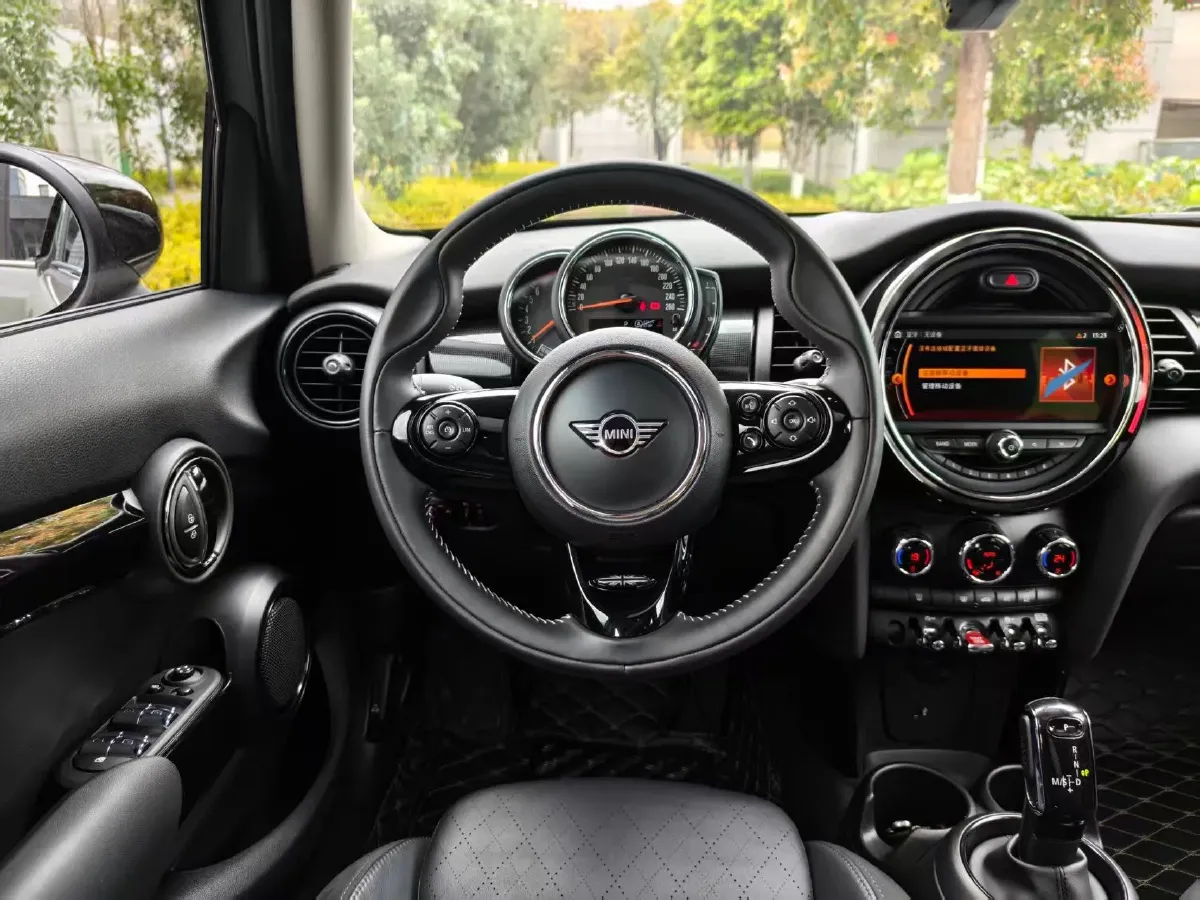 2020 MINI MINI 1.5T 136HP L3 7DCT,autocango,china used car exporter,china ev exporter,chinese used car exporter,chinese used ev exporter