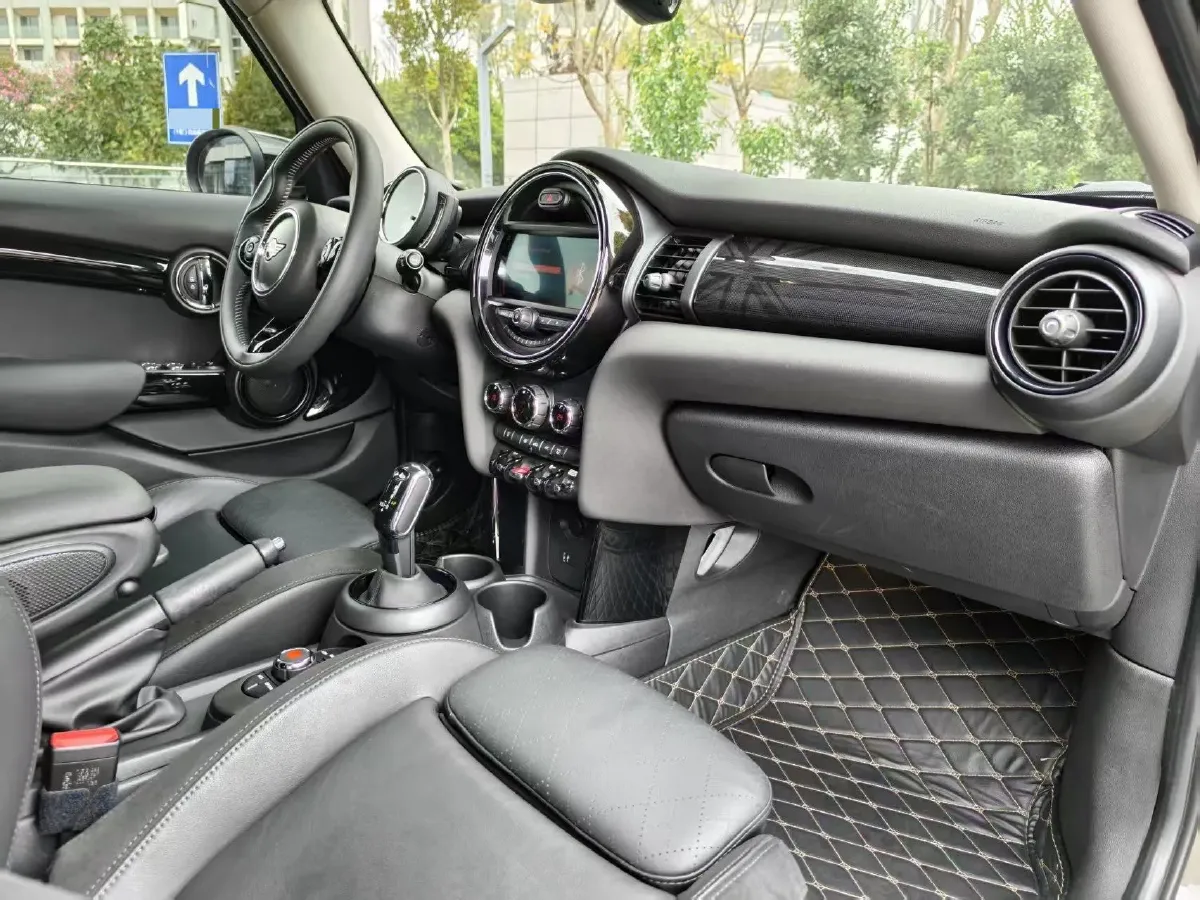 2020 MINI MINI 1.5T 136HP L3 7DCT,autocango,china used car exporter,china ev exporter,chinese used car exporter,chinese used ev exporter