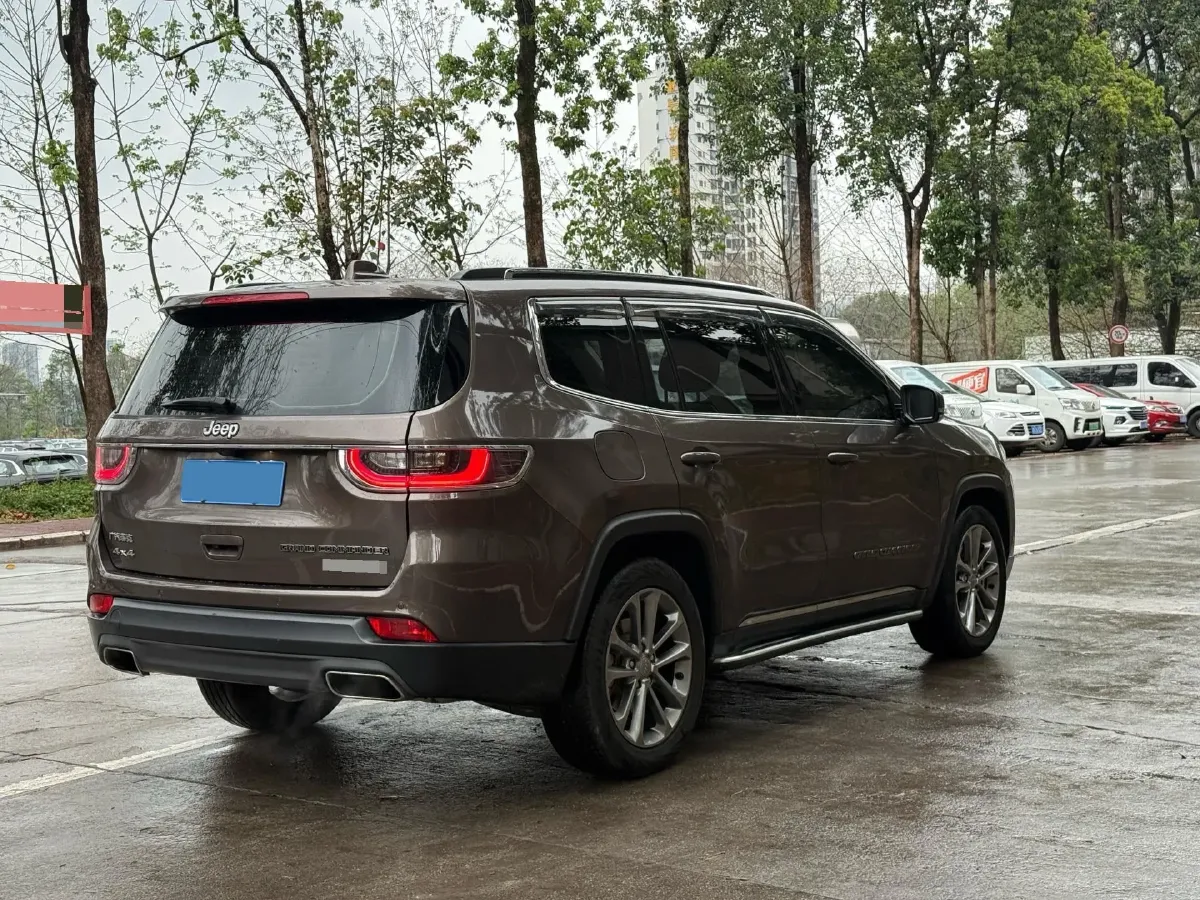 2018 Jeep Grand Commander 2.0T 265HP L4 9AT,autocango,china used car exporter,china ev exporter,chinese used car exporter,chinese used ev exporter