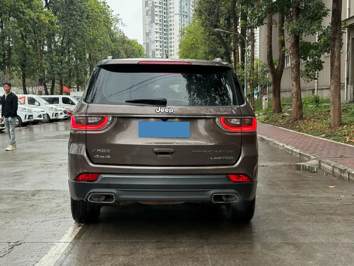 2018 Jeep Grand Commander 2.0T 265HP L4 9AT,autocango,china used car exporter,china ev exporter,chinese used car exporter,chinese used ev exporter