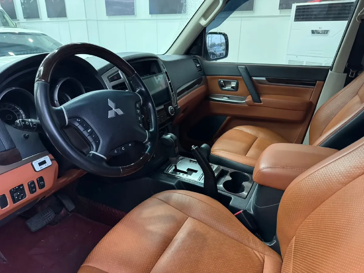 2017 Honda Jade 1.8L 141HP L4 5AT,autocango,china used car exporter,china ev exporter,chinese used car exporter,chinese used ev exporter