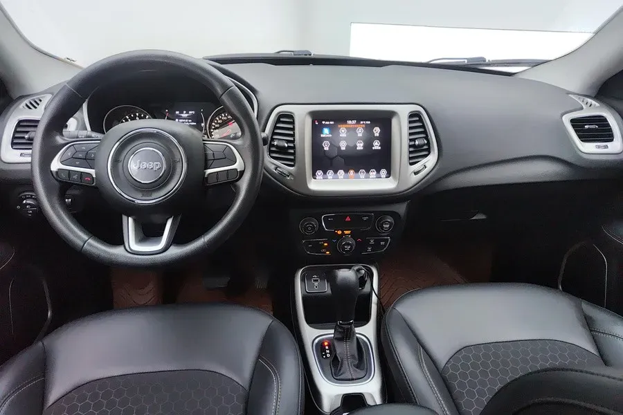 2019 Jeep Compass 1.3T 173HP L4 7DCT,autocango,china used car exporter,china ev exporter,chinese used car exporter,chinese used ev exporter