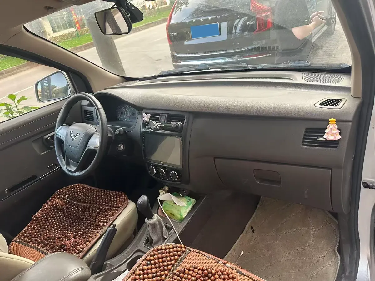 2016 WuLing RongGuang V 1.5L 112HP L4 5MT,autocango,china used car exporter,china ev exporter,chinese used car exporter,chinese used ev exporter