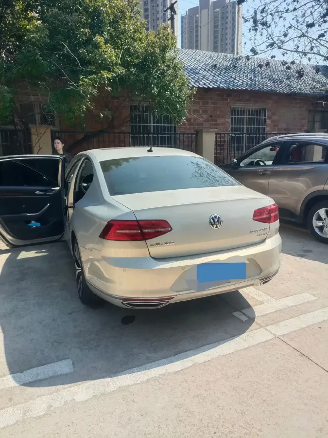 2017 Volkswagen Magotan 1.8T 180HP L4 7DCT,autocango,china used car exporter,china ev exporter,chinese used car exporter,chinese used ev exporter