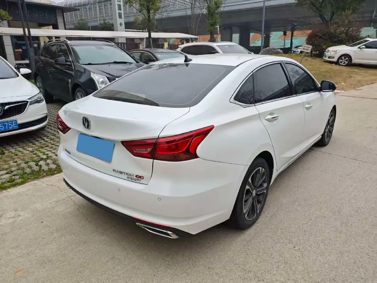 2022 ChangAn Raeton CC 1.5T 188HP L4 7DCT,autocango,china used car exporter,china ev exporter,chinese used car exporter,chinese used ev exporter