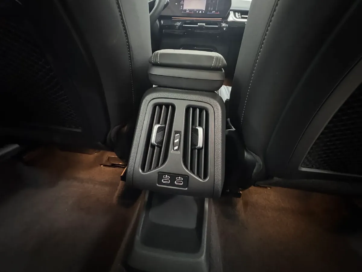 2024 BMW X1 1.5T 156HP L3 7DCT,autocango,china used car exporter,china ev exporter,chinese used car exporter,chinese used ev exporter