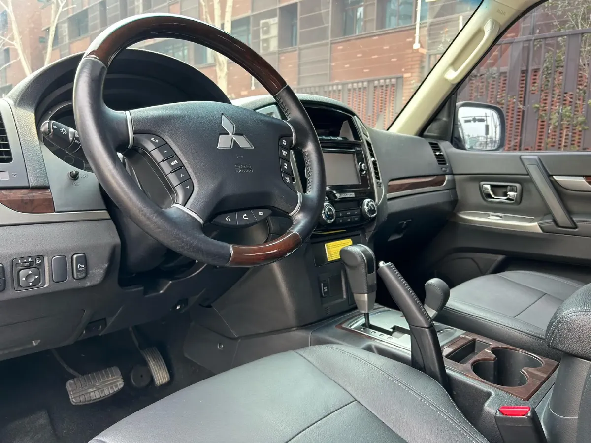 2017 Honda Jade 1.8L 141HP L4 5AT,autocango,china used car exporter,china ev exporter,chinese used car exporter,chinese used ev exporter