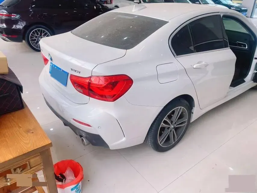 2021 BMW 1 Series 1.5T 140HP L3 7DCT,autocango,china used car exporter,china ev exporter,chinese used car exporter,chinese used ev exporter