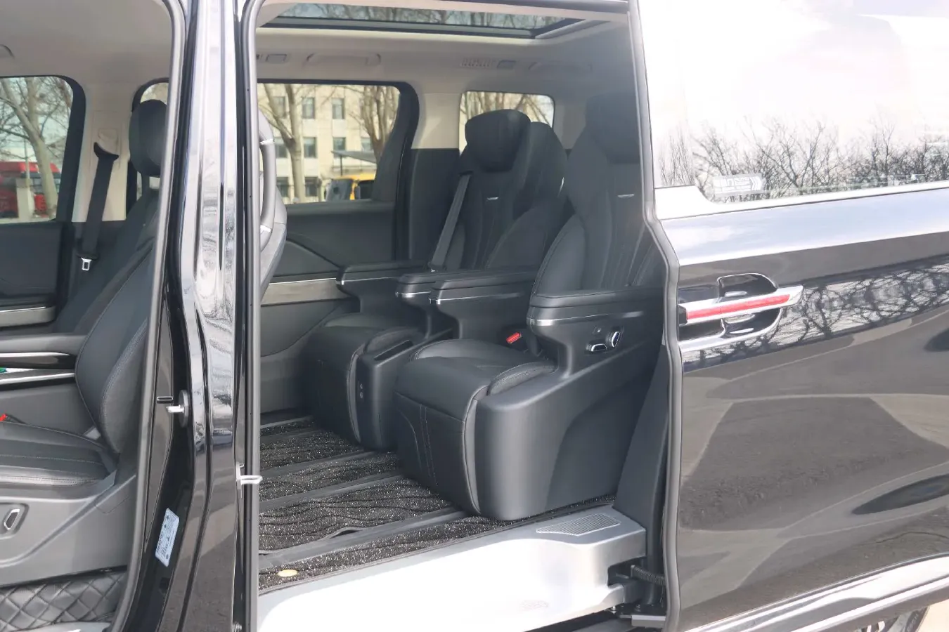 2024 HongQi HQ9 2.0T 163HP L4 1DHT PHEV 20.14KWH,autocango,china used car exporter,china ev exporter,chinese used car exporter,chinese used ev exporter