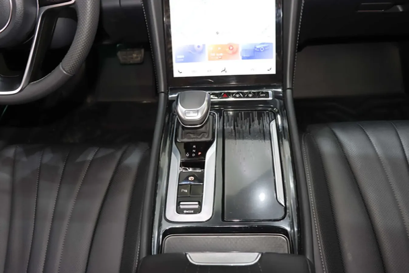 2023 HongQi H5 2.0T 224HP L4 8AT,autocango,china used car exporter,china ev exporter,chinese used car exporter,chinese used ev exporter