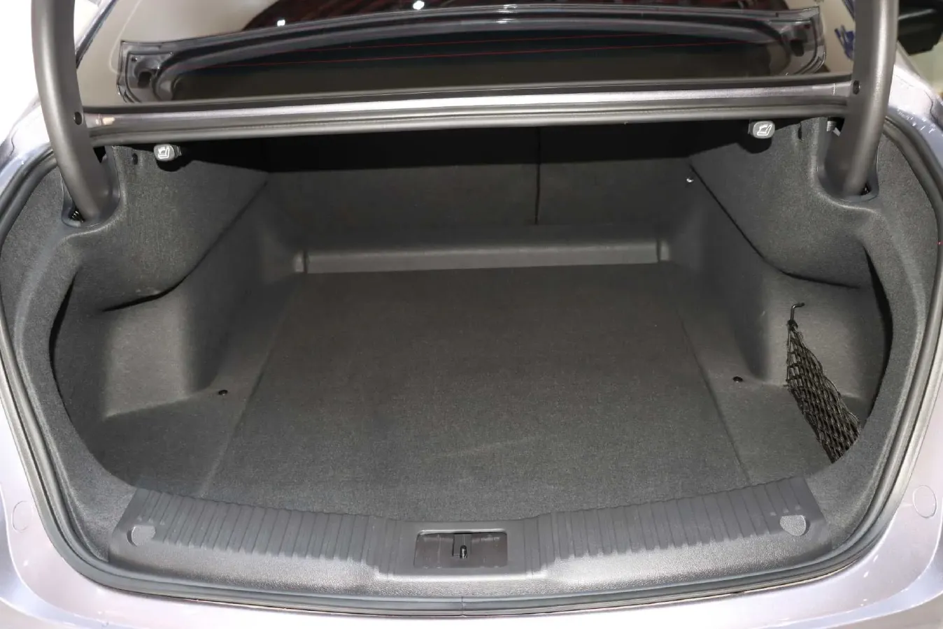 2023 HongQi H5 2.0T 224HP L4 8AT,autocango,china used car exporter,china ev exporter,chinese used car exporter,chinese used ev exporter