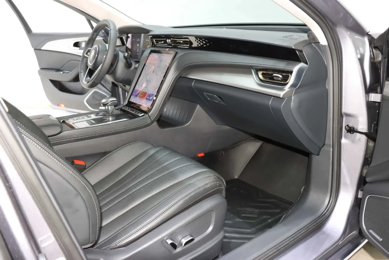 2023 HongQi H5 2.0T 224HP L4 8AT,autocango,china used car exporter,china ev exporter,chinese used car exporter,chinese used ev exporter