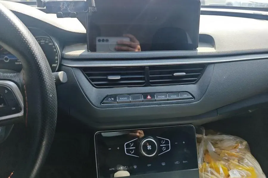 2022 HongQi H5 1.8T 197HP L4 6AT,autocango,china used car exporter,china ev exporter,chinese used car exporter,chinese used ev exporter