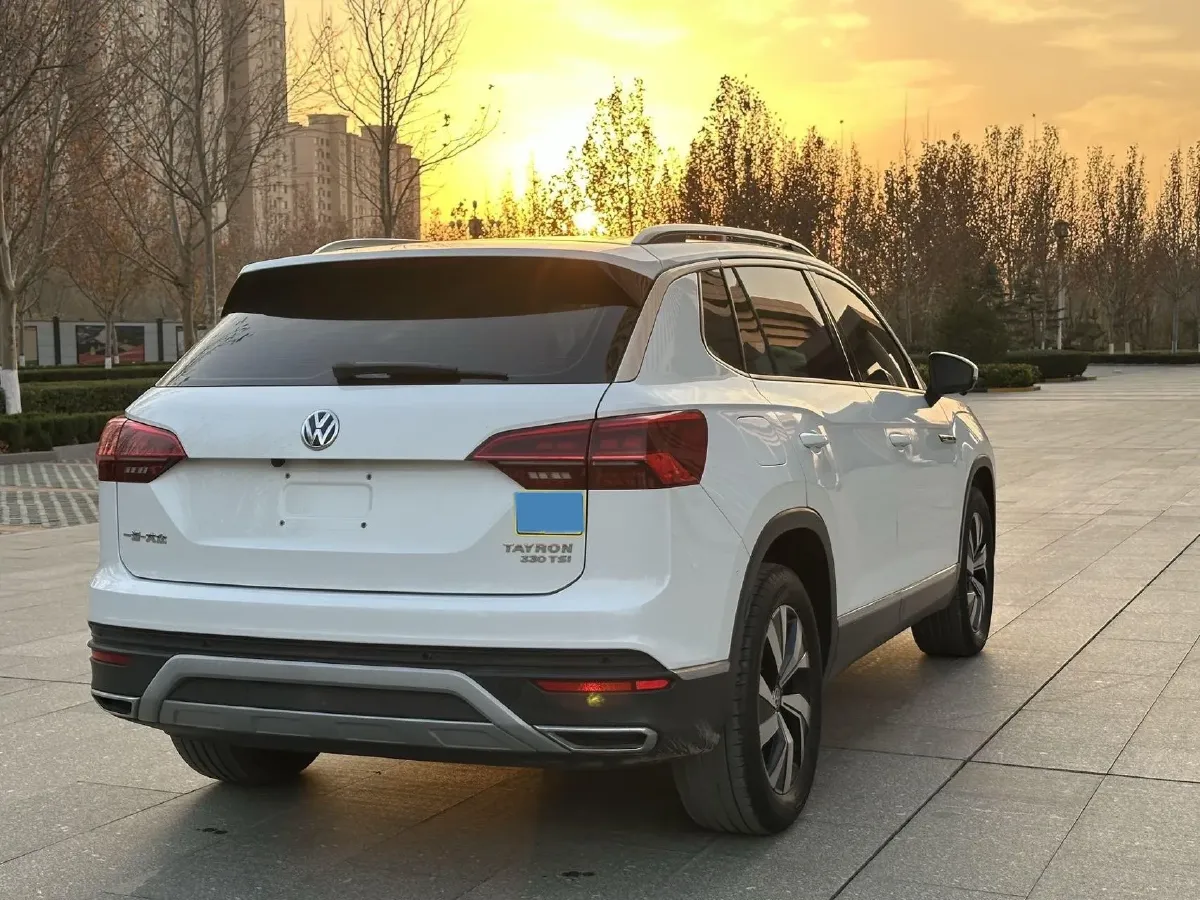 2019 MINI CLUBMAN 1.5T 102HP L3 6AT,autocango,china used car exporter,china ev exporter,chinese used car exporter,chinese used ev exporter