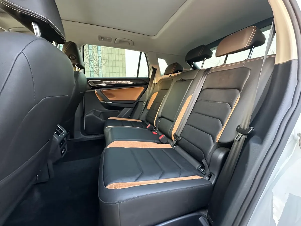 2019 MINI CLUBMAN 1.5T 102HP L3 6AT,autocango,china used car exporter,china ev exporter,chinese used car exporter,chinese used ev exporter