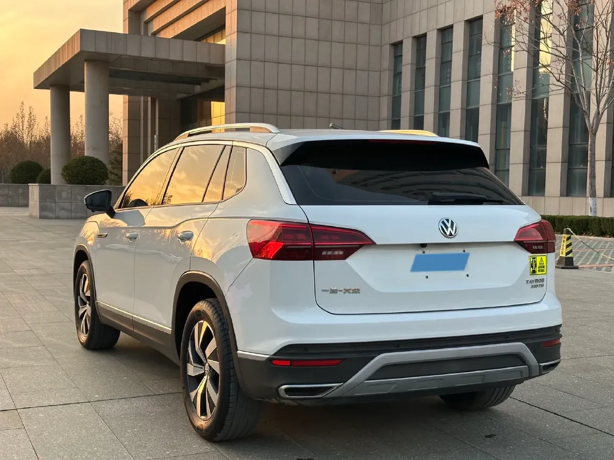 2019 MINI CLUBMAN 1.5T 102HP L3 6AT,autocango,china used car exporter,china ev exporter,chinese used car exporter,chinese used ev exporter