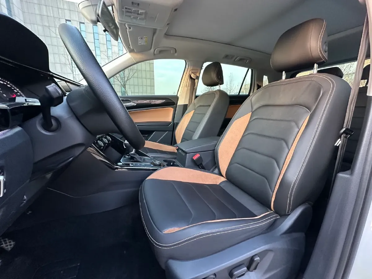 2019 MINI CLUBMAN 1.5T 102HP L3 6AT,autocango,china used car exporter,china ev exporter,chinese used car exporter,chinese used ev exporter