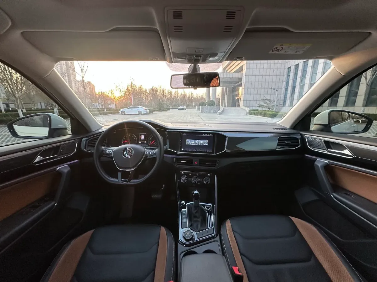 2019 MINI CLUBMAN 1.5T 102HP L3 6AT,autocango,china used car exporter,china ev exporter,chinese used car exporter,chinese used ev exporter