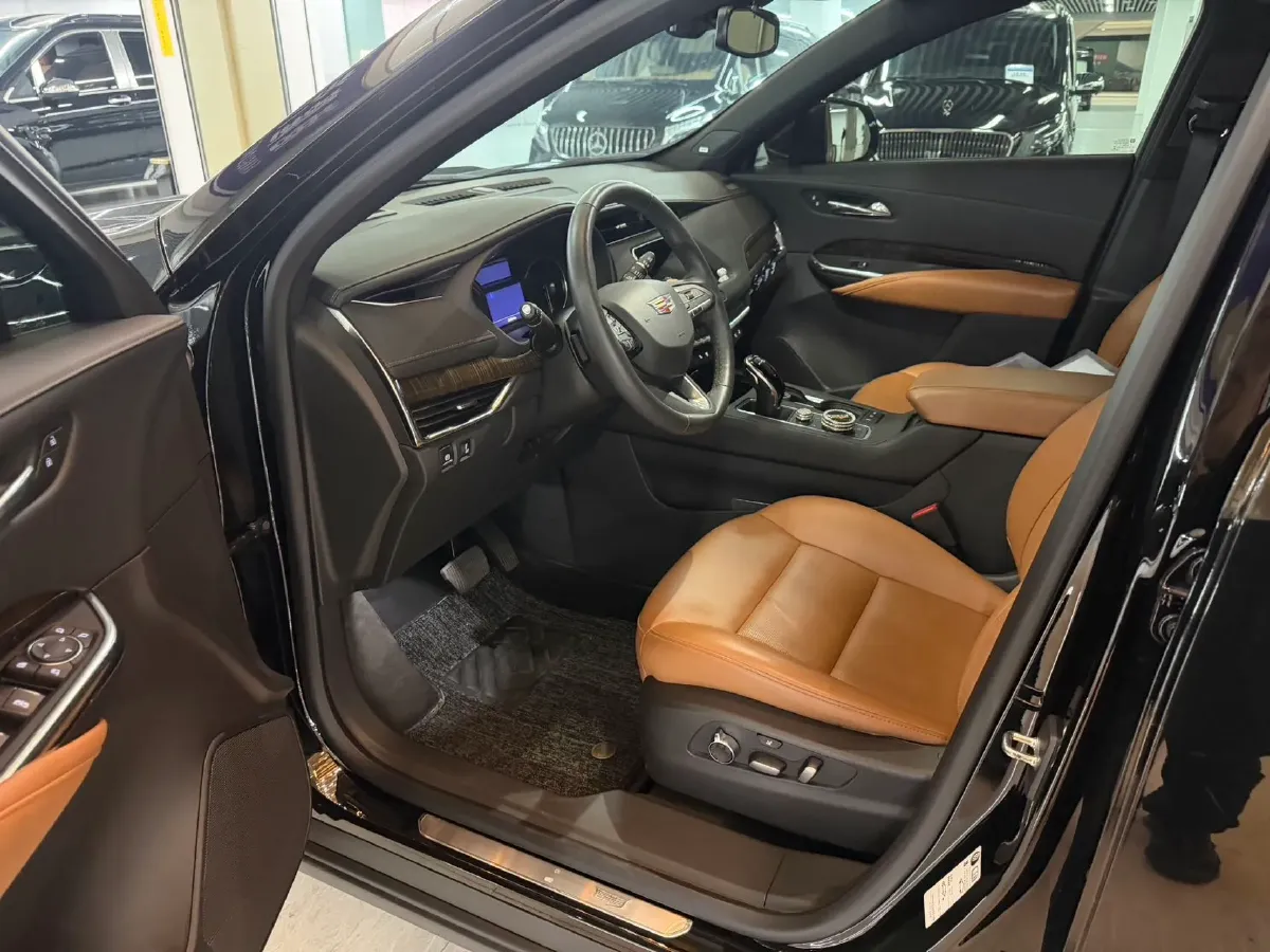 2022 Cadillac XT4 2.0T 237HP L4 9AT,autocango,china used car exporter,china ev exporter,chinese used car exporter,chinese used ev exporter