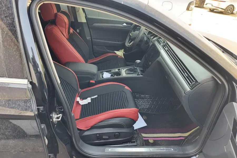 2020 Volkswagen Magotan 2.0T 186HP L4 7DCT,autocango,china used car exporter,china ev exporter,chinese used car exporter,chinese used ev exporter