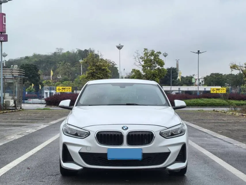 2022 BMW 1 Series 1.5T 140HP L3 7DCT,autocango,china used car exporter,china ev exporter,chinese used car exporter,chinese used ev exporter