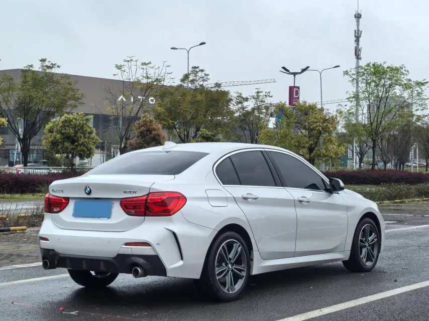 2022 BMW 1 Series 1.5T 140HP L3 7DCT,autocango,china used car exporter,china ev exporter,chinese used car exporter,chinese used ev exporter